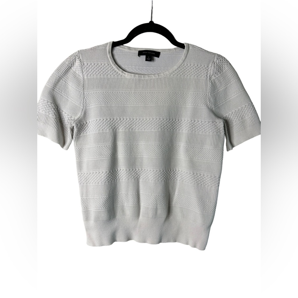 Ann Taylor Heavy Weight Patterned Short Sleeve White Tee Size Small